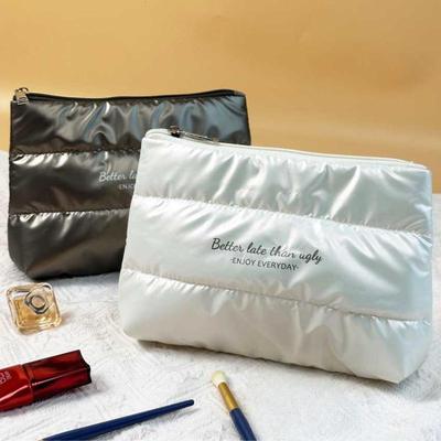 Bolsa de Maquillaje Portátil Brillante Esponjosa Gran Capacidad Neceser Bolsa de Cosméticos Acolchada Acolchado Almacenamiento para Artículos de Tocador Cuidado de la Piel Bolsa de Viaje