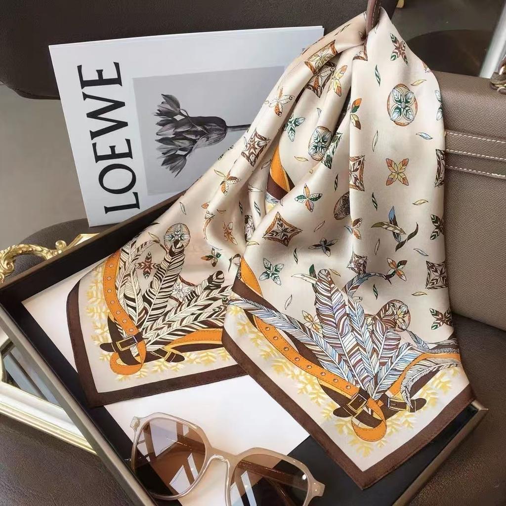 Foulard Quadrato in Seta Stampa Moda Lusso 70*70Cm Fascia Morbida in Raso per Capelli Foulard Cravatta Fascia per Capelli Femminile Foulard Nastro per Borsa