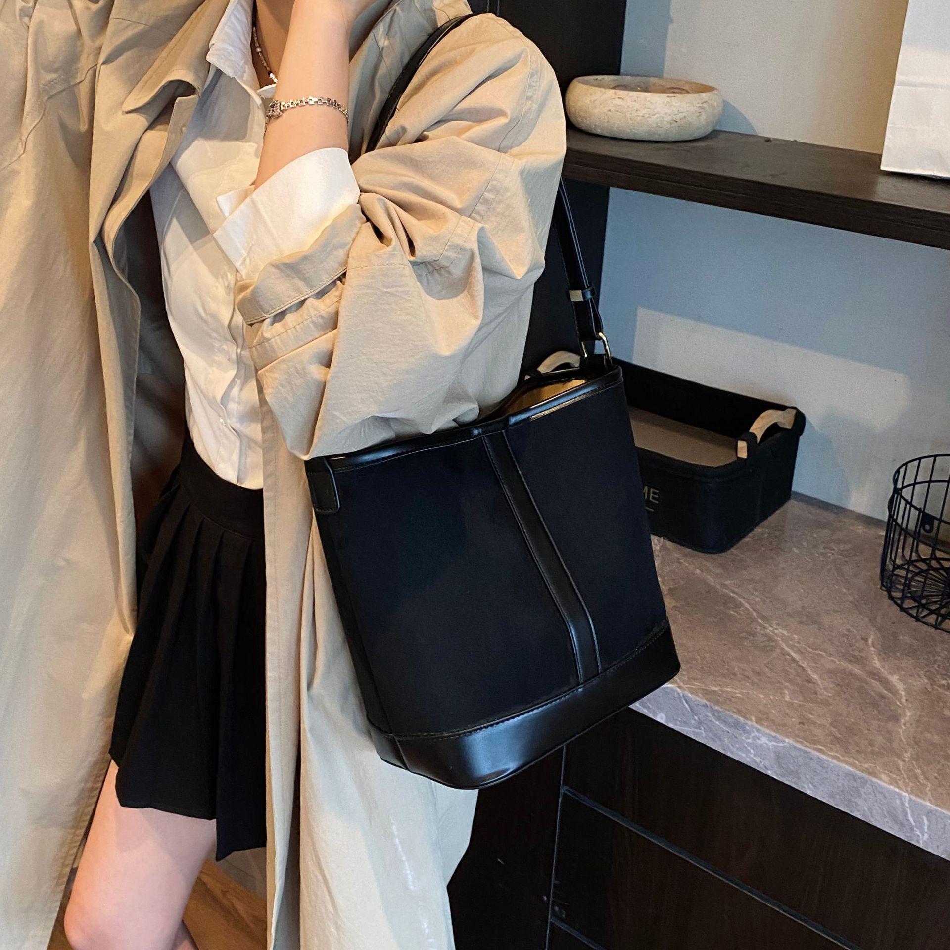 Женская ретро замшевая сумка-ведро: Осень 2025 Сумка через плечо и кроссбоди большой вместимости чёрный