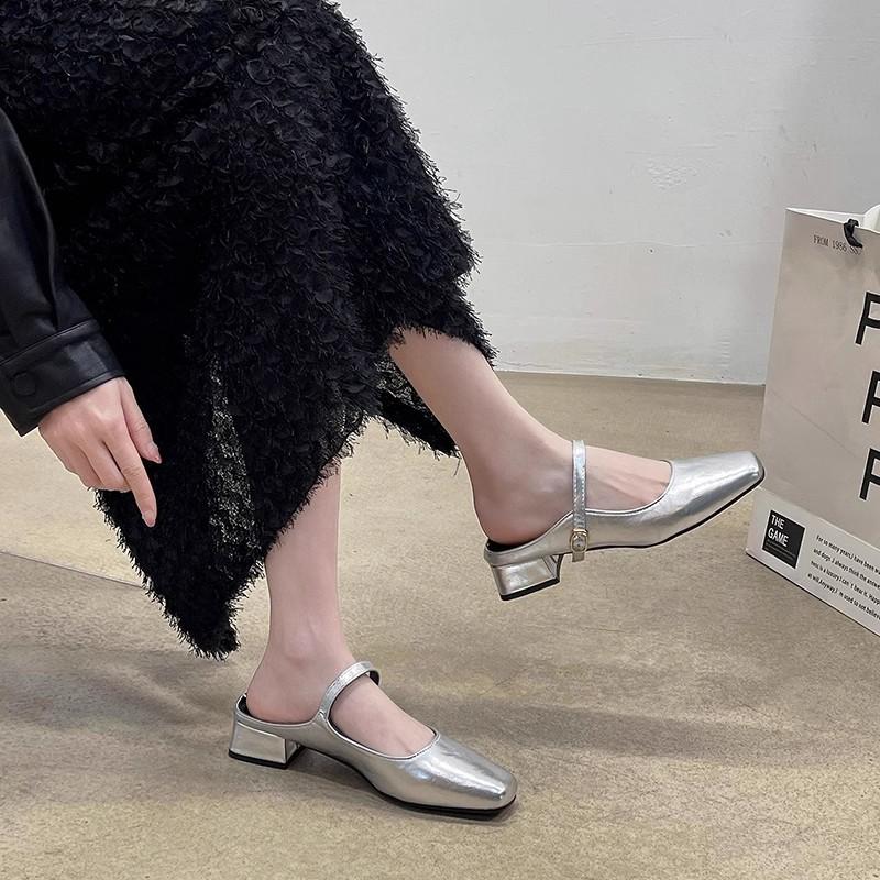 French Evening Breeze Temperament Silver Single Shoes Women's Spring and Summer 2025 New Korean Version Flat Bottom with Skirt Bag Head Sandals Tide