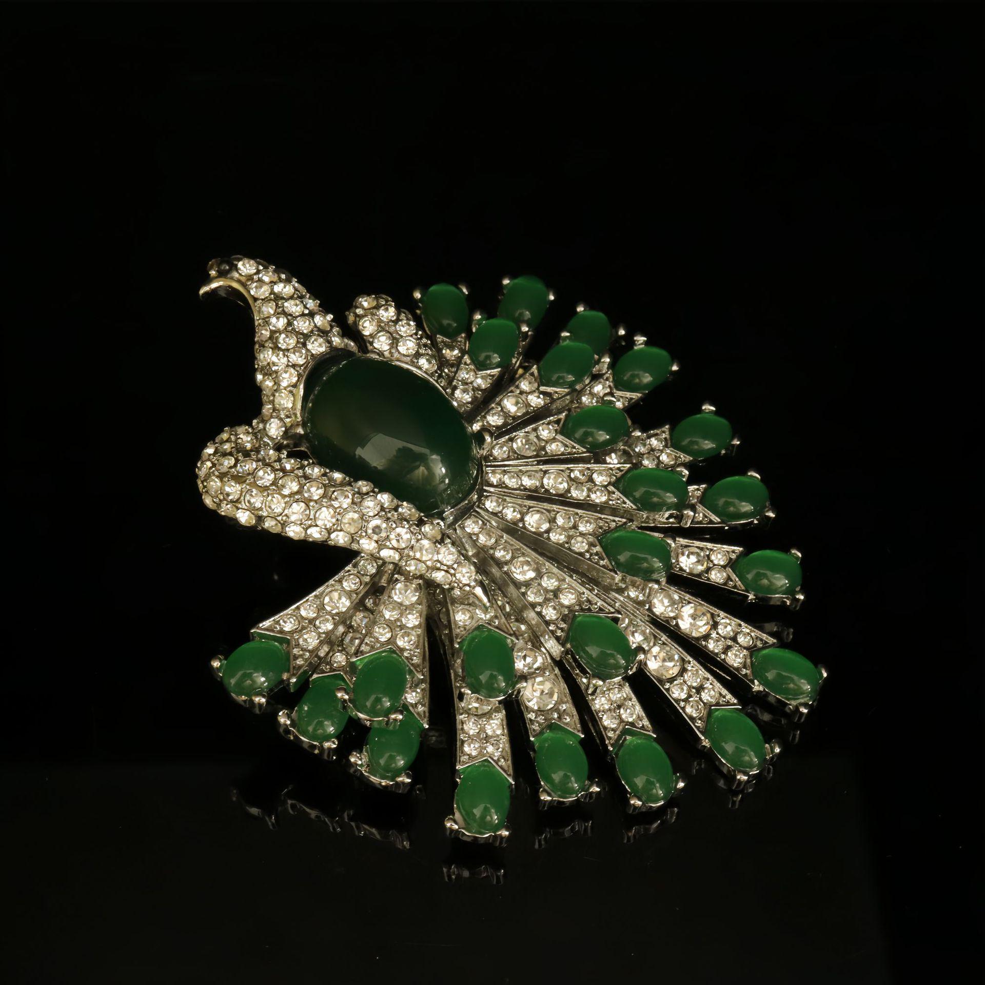 Luxurious Green Glaze Swan Brooch with Full Diamond Inlay
