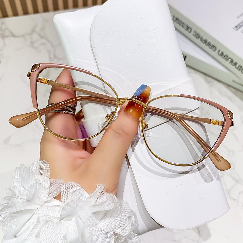 Cat's eye stainless steel floral pattern gold leg glasses frame versatile plain color-changing gray sunglasses can be matched with myopia glasses