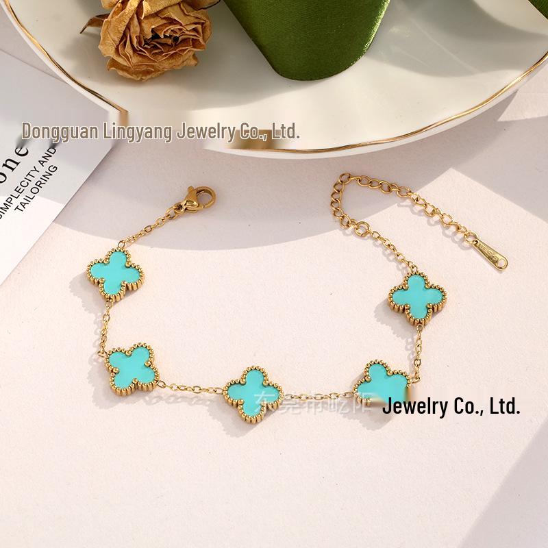 Náramek čtyřlístek, oboustranný šperk na ruku, titanová ocel tónovaná 18K zlatem, dlouhotrvající barva, všestranný šperk.