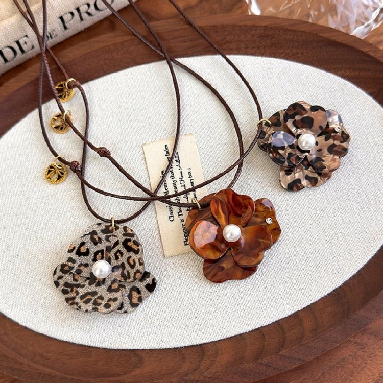 Comfortable Clavicle Chain Lightweight Flower Pendant Necklace Brown Leopard Print Fashion Neck Decoration
