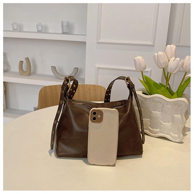 Retro fashion underarm bag women's new 2023 autumn and winter simple versatile tote bag high-end commuter shoulder bag