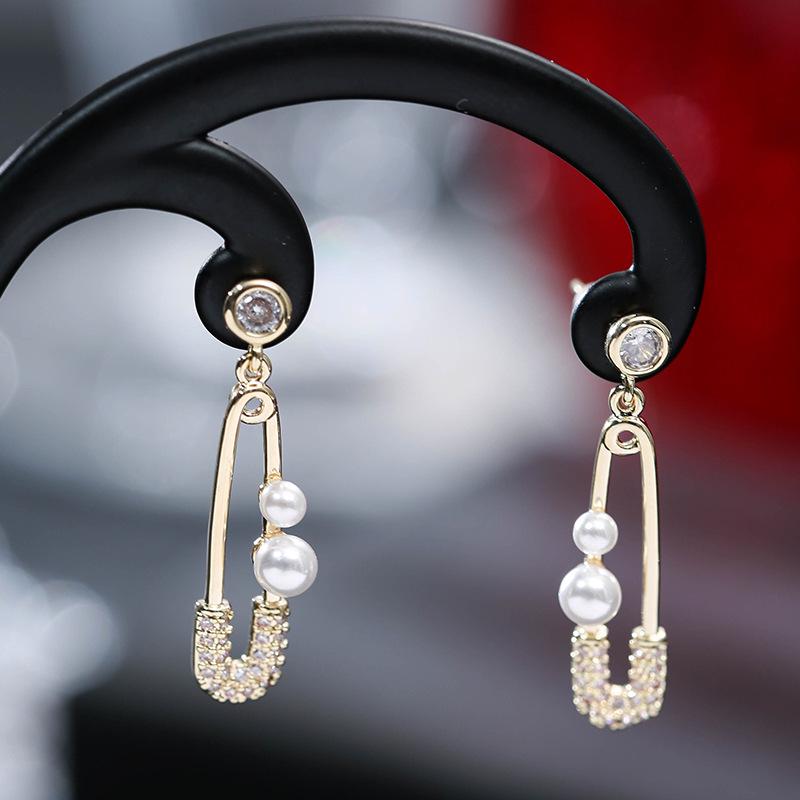 Elegant Geometric Pearl Stud Earrings with Diamond Inlay