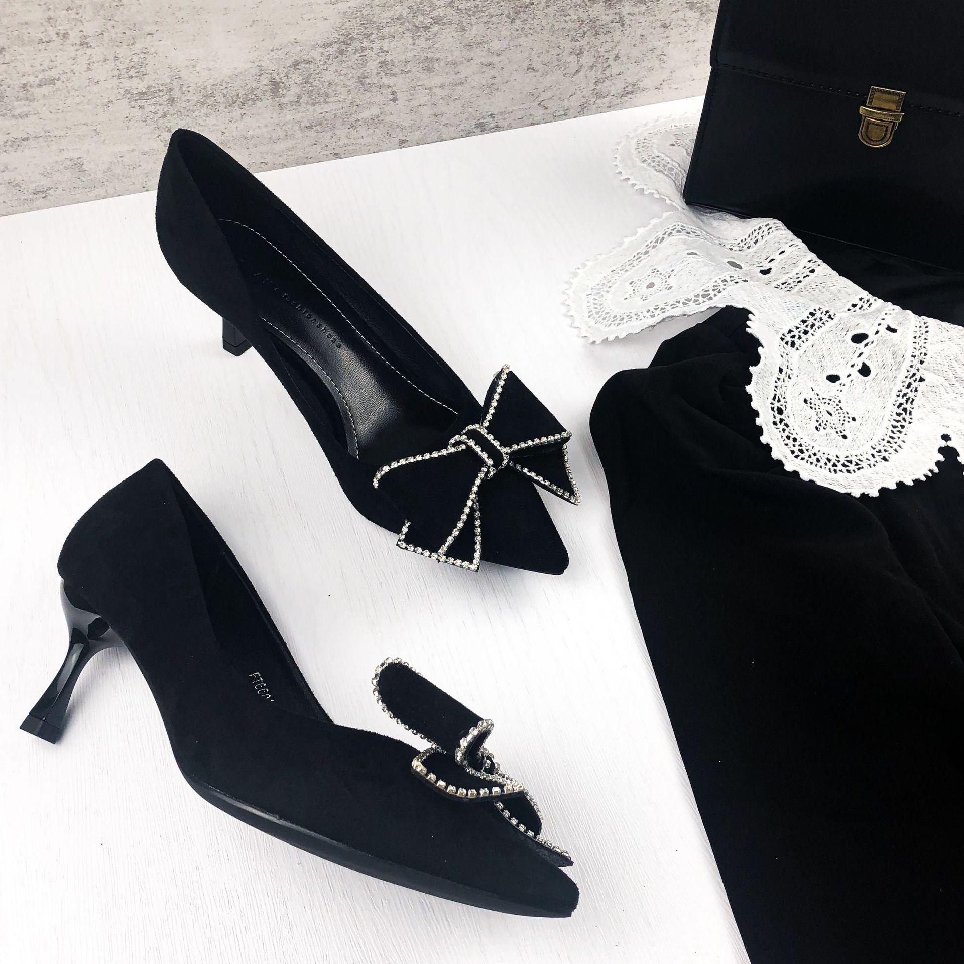 

Туфли-лодочки черные на высоком каблуке женские весенне-летние тонкий каблук новые модели острый носок мелкий вырез 33