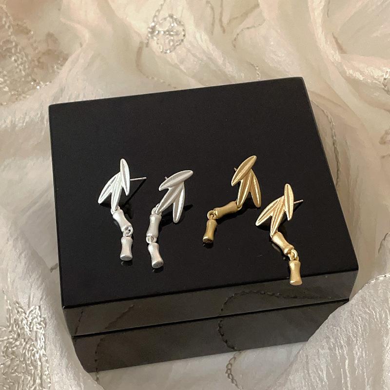 New Chinese Design Sense Retro Matte Bamboo Metal Stud Earrings Women'S Light Luxury Elegant Fashion Versatile Earrings