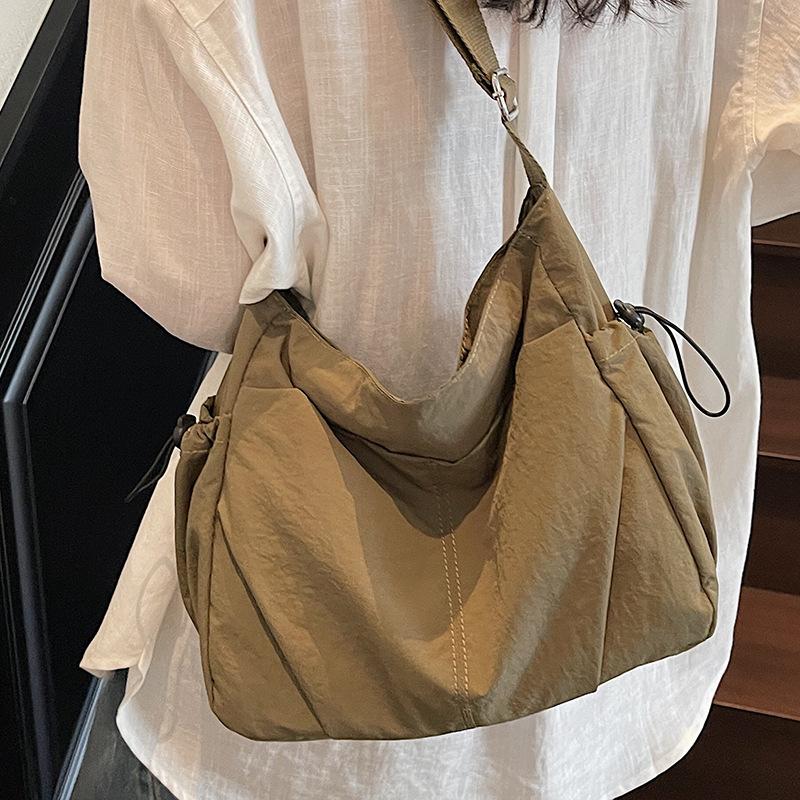 2025 summer new messenger bag large-capacity women's shoulder bag ultra-light tote bag high-value fashionable large-capacity bag