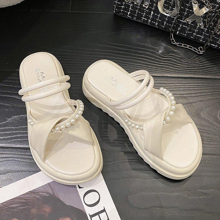 

Fashion pearl muffin platform slippers women s 2025 summer new one-character two-wear beach cool slippers women s outer wear 40 бежевий