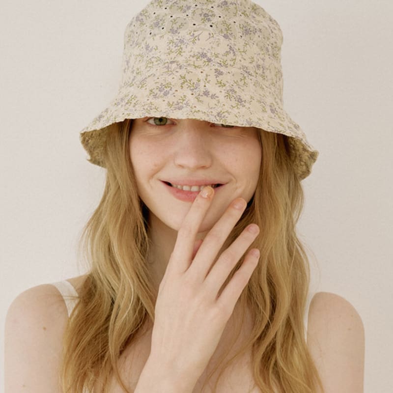 

MAD FACTORY панама-ведро с перфорацией в виде цветов - бежевый beige