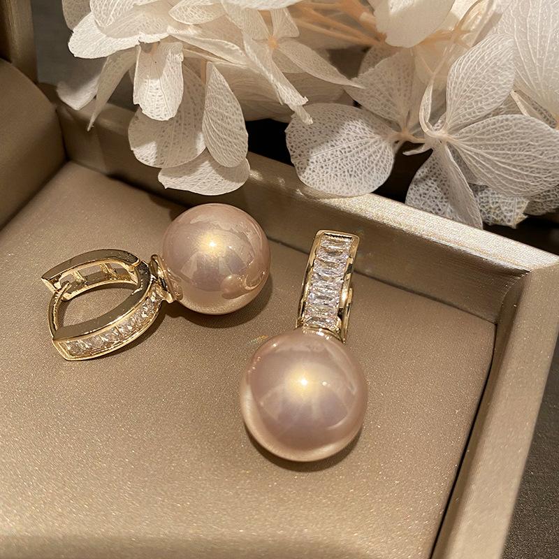 Brincos de Pérola da Moda para Mulheres Brincos de Zircônia Cúbica Agulha de Prata Femininos Brincos Curtos de Contas da Moda Joias de Luxo