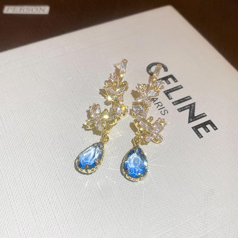 

Изысканные серьги-цветы Серебряные иглы с бриллиантами