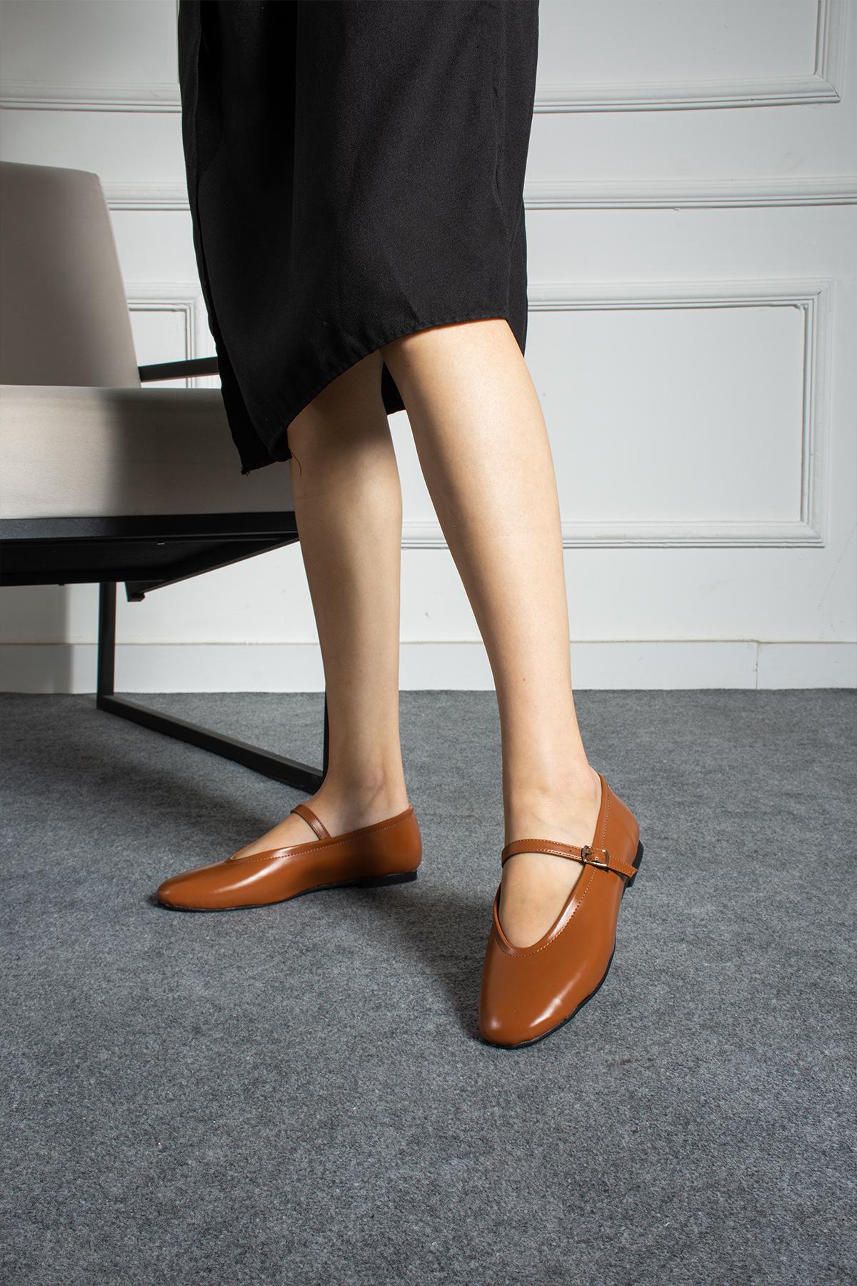 

Женские туфли на плоской подошве Eldora Тан Балетки