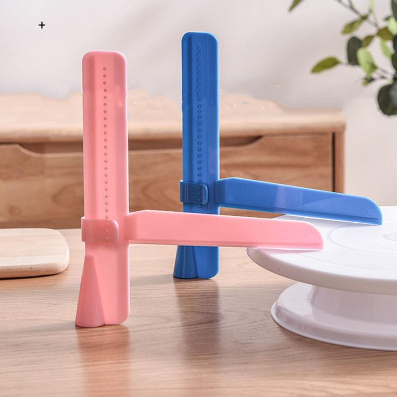 Vyrovnávač dortů Nastavitelná škrabka na dorty Hladítko na polevu Dortové kuchyňské nářadí