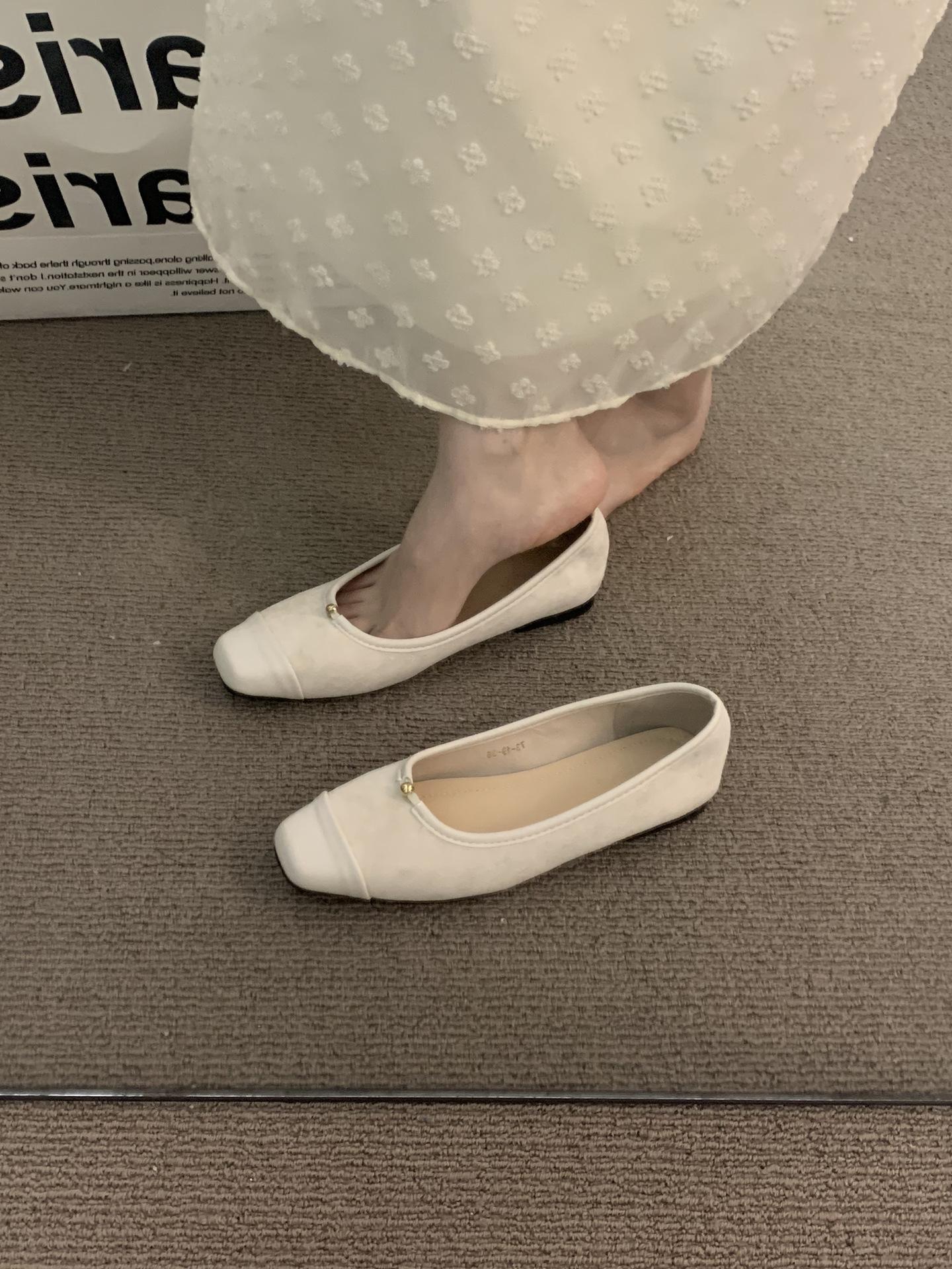 

French flat-bottomed suede milk khaki small fragrant single shoes women s shoes 2025 spring with skirt pointed commuter evening shoes 36 абрикосовий