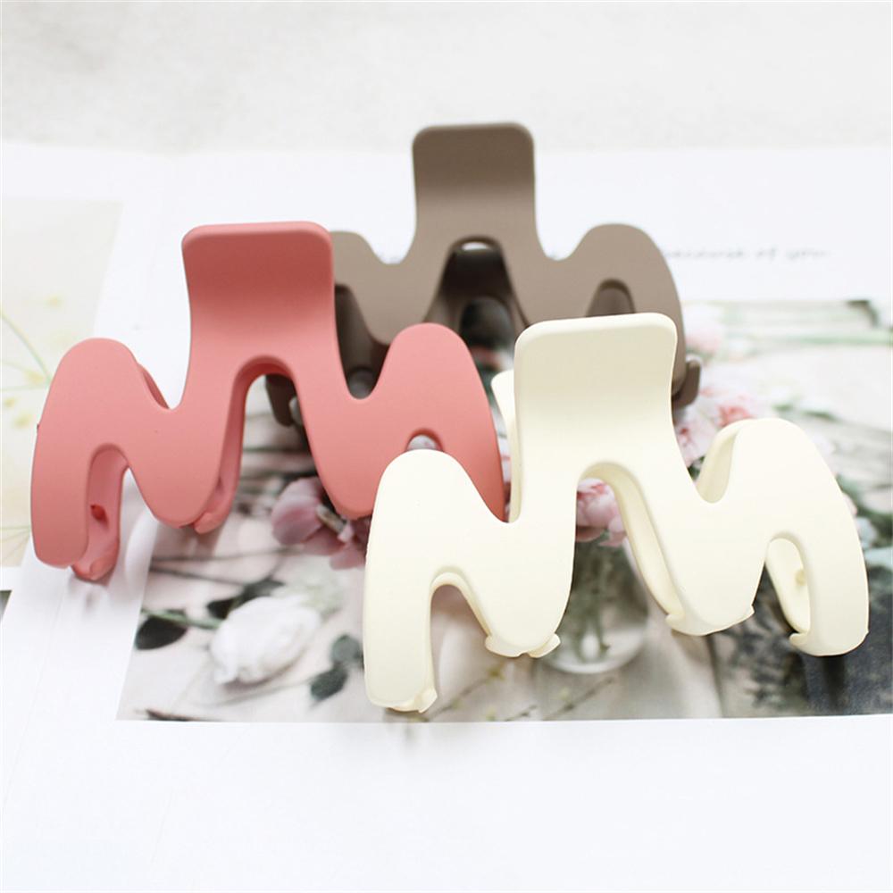 1PC Stylish Wavy Grab Clip Shark Clip Hair Clip Large Grab Clip Hair Accessory High-end Hair Clip Headwear