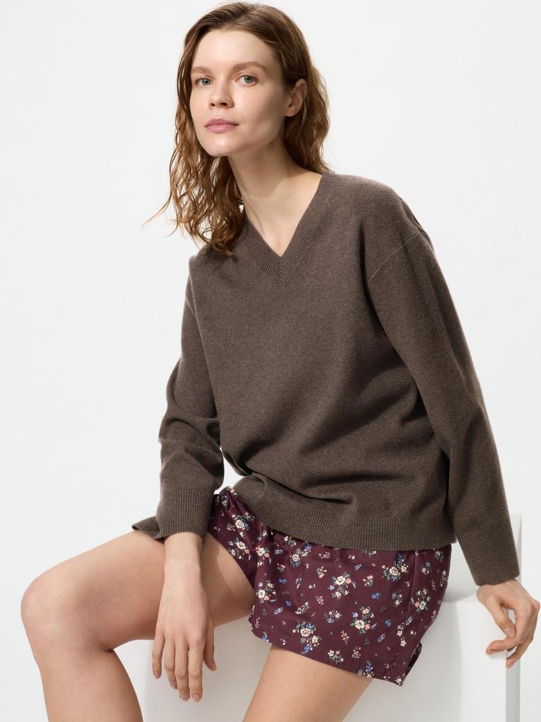 Uniqlo Washable Knit V Neck Sweater  Smooth 