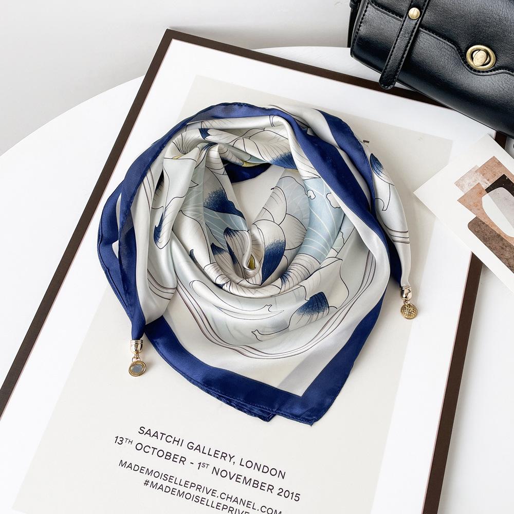 Весна/Лето 2025 Женский Красный Принт Магнитная Пряжка Треугольный Шарф 70x70 cm