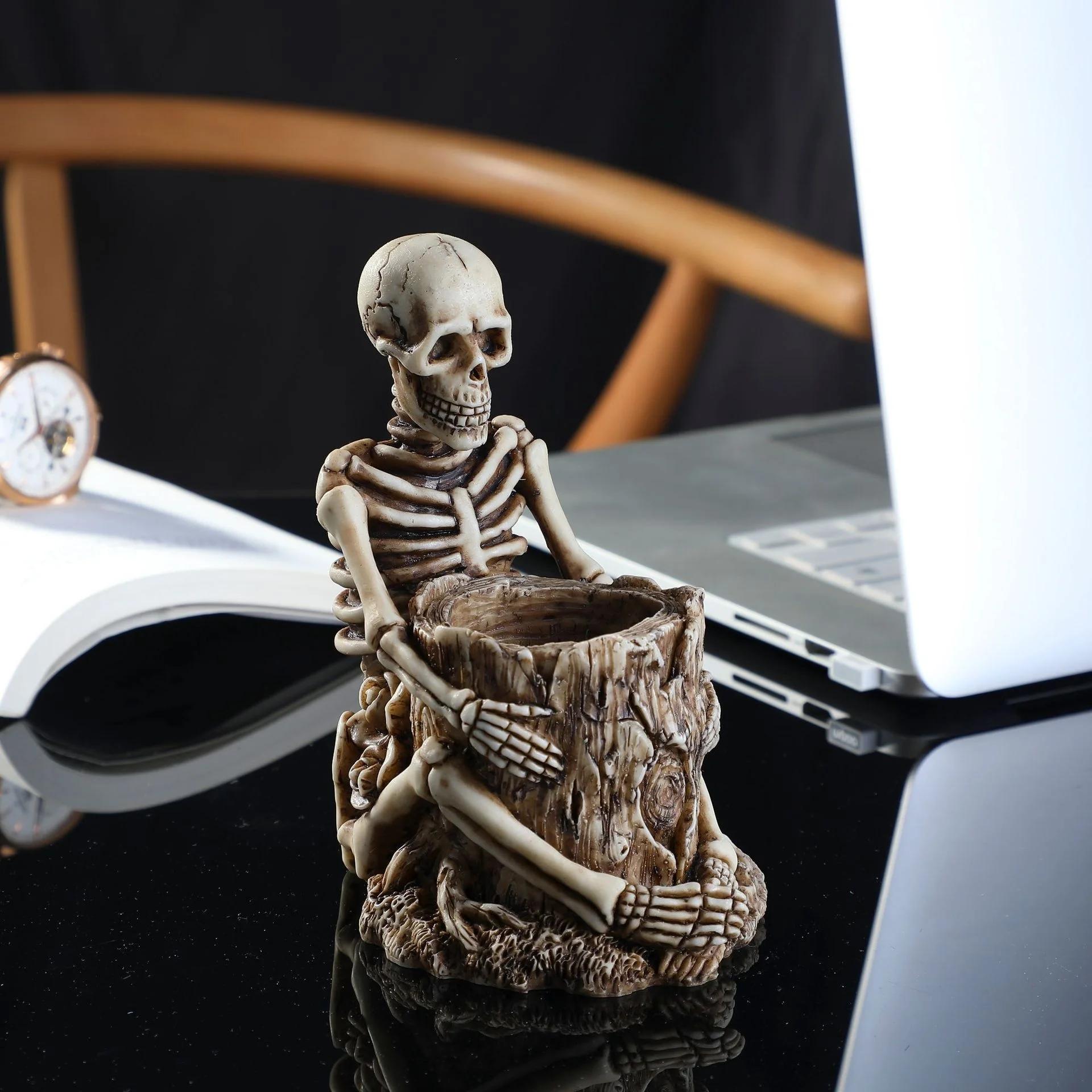 

2025 Новый Полезный Креативный Череп Многофункциональная Стойка для Хранения Настольный Органайзер Подставка для Ручек Смола Хранение Косметики Подарки на Хэллоуин