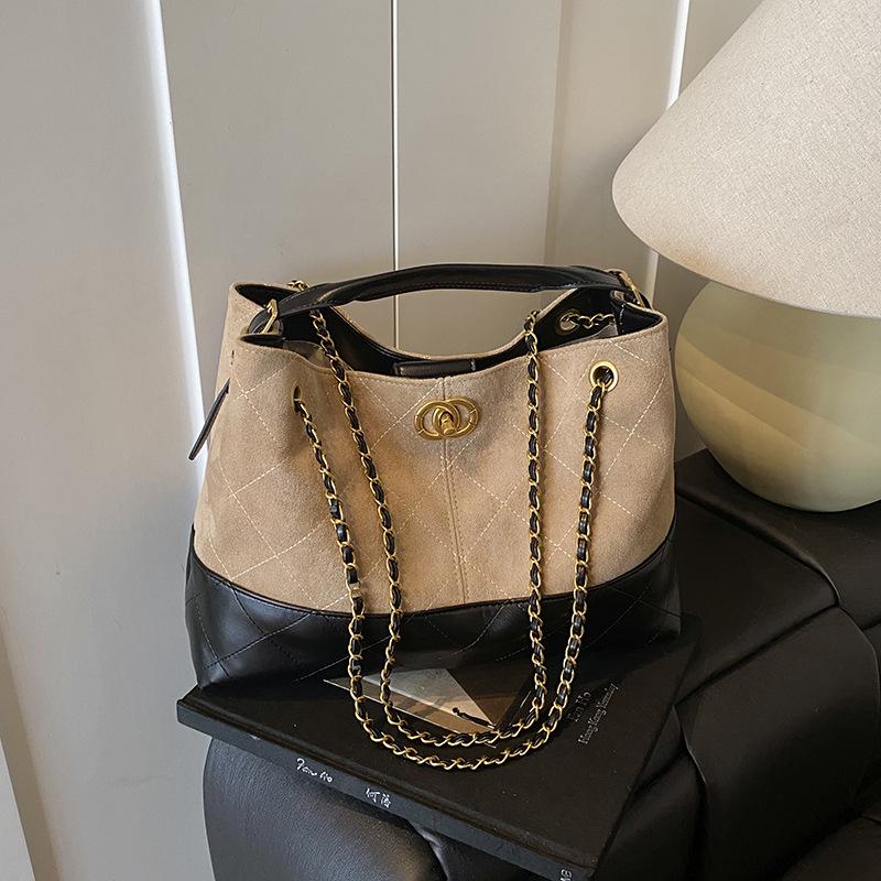 Vintage Suede Tote with Diamond Chain - Large Capacity, Small Fragrance Style, Frosted Finish