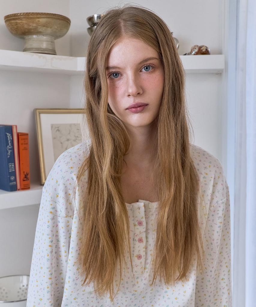 Beibibeullunideuljeu Petit Flower Henley-Neck T-Shirt White