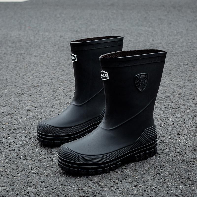 Fashion men's water shoes non-slip rain boots medium tube Korean version waterproof rain shoes new short tube