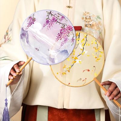 Fächer im chinesischen Stil, Tuschmalerei, antiker chinesischer Stil, chinesische Hochzeit mit Anhänger, Handfächer mit runden Quasten, Seidenfächer