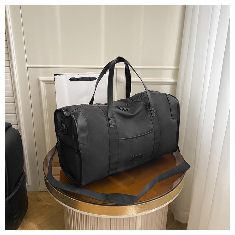 

Versatile Crossbody Gym Bag: Spacious, Dry-Wet Separation for Short Trips and Business Travel One Size чёрный