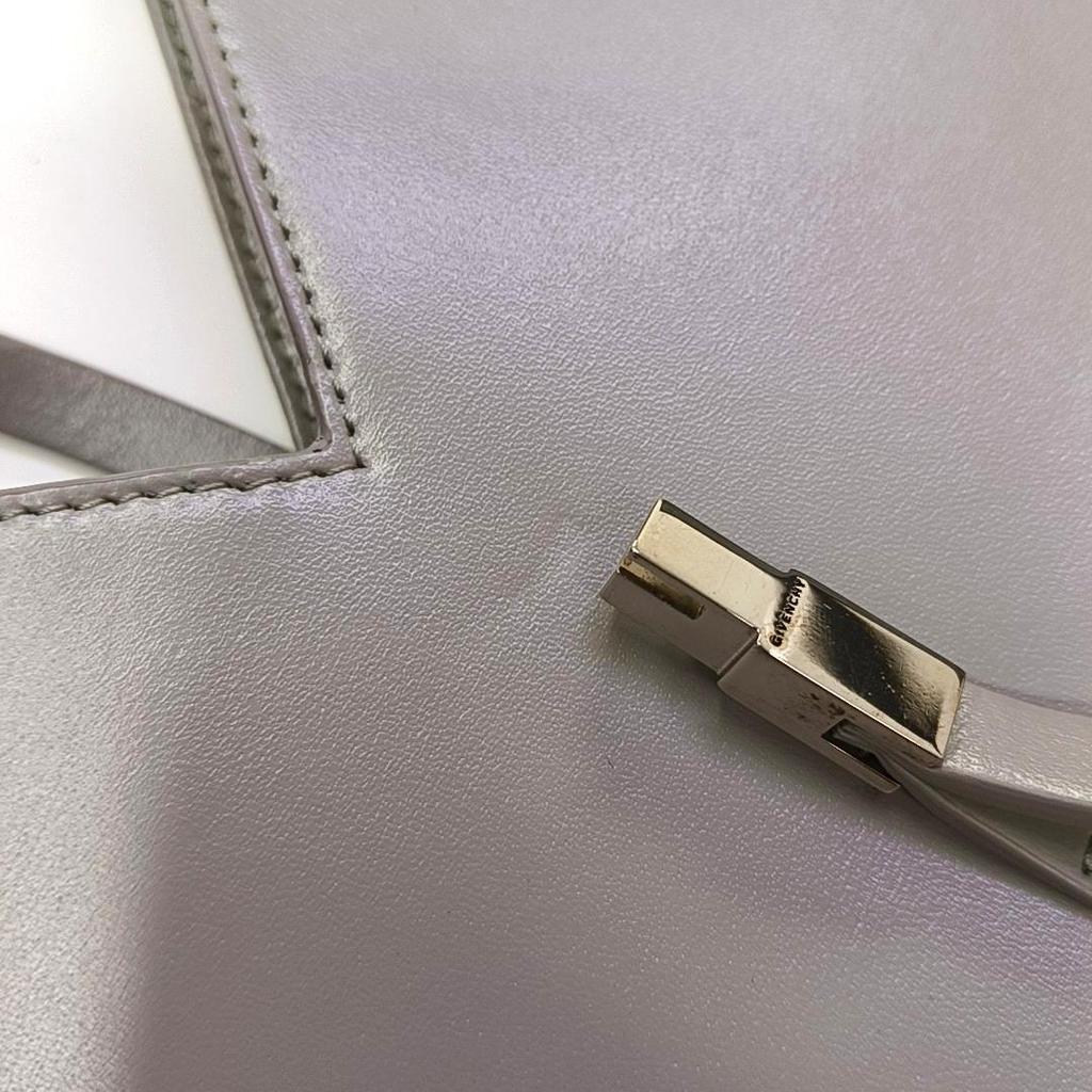 [Pre-Owned] Cut-Out Series Silver Chain Small Calfskin Handbag Shoulder Bag Crossbody Bag - Excellent #PHVEIO
