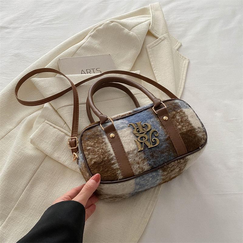 

Brand New Latest Style Current Trendy Design Small Square Bag Retro Crossbody Bag Fashionable Simple Shoulder Bag Niche Handbag