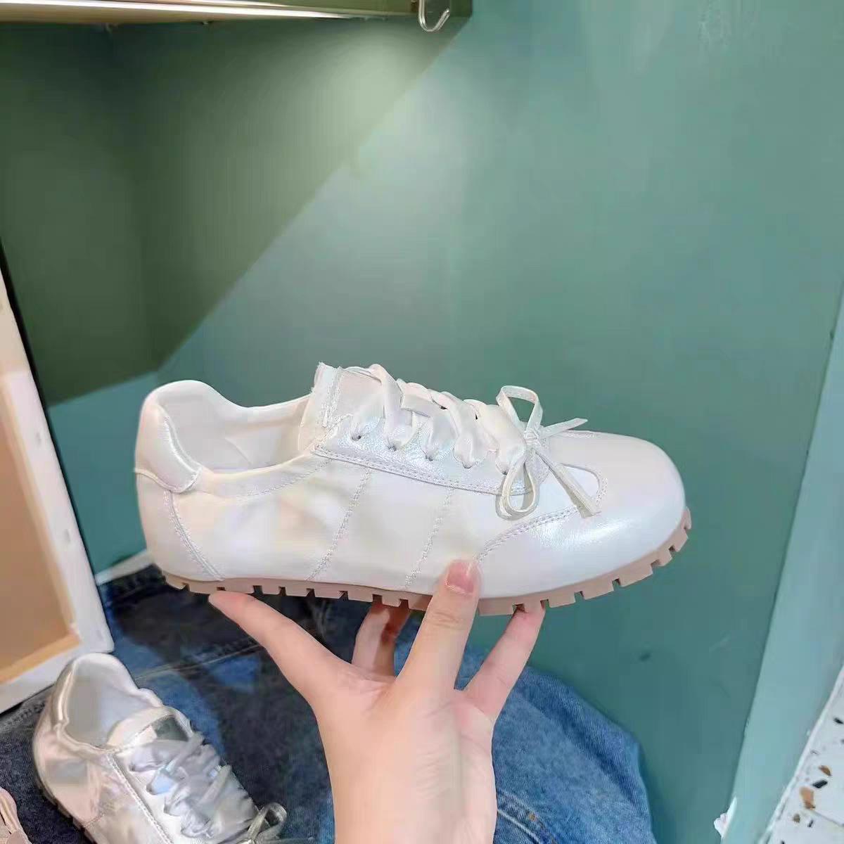 

Round head fashion versatile high sense platform white shoes women s 2024 new popular spring retro lightweight sports shoes 40
