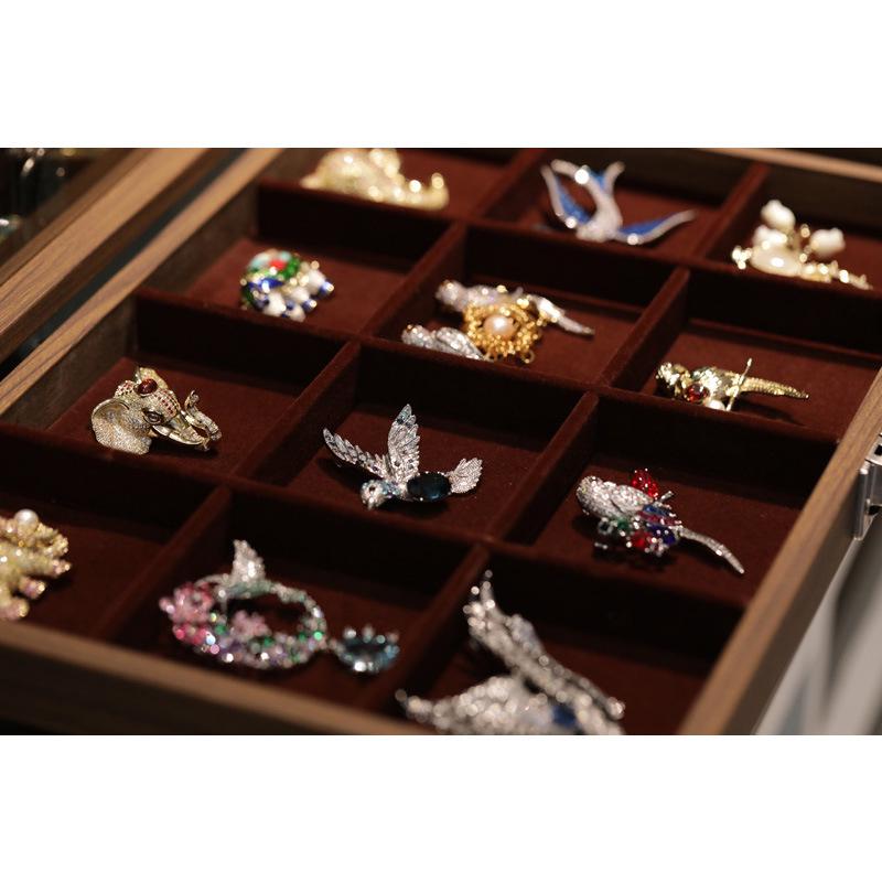 Bo Xin Yun Bird on Branch Zirconia Pearl Brooch: Light Luxury Lapel Pin