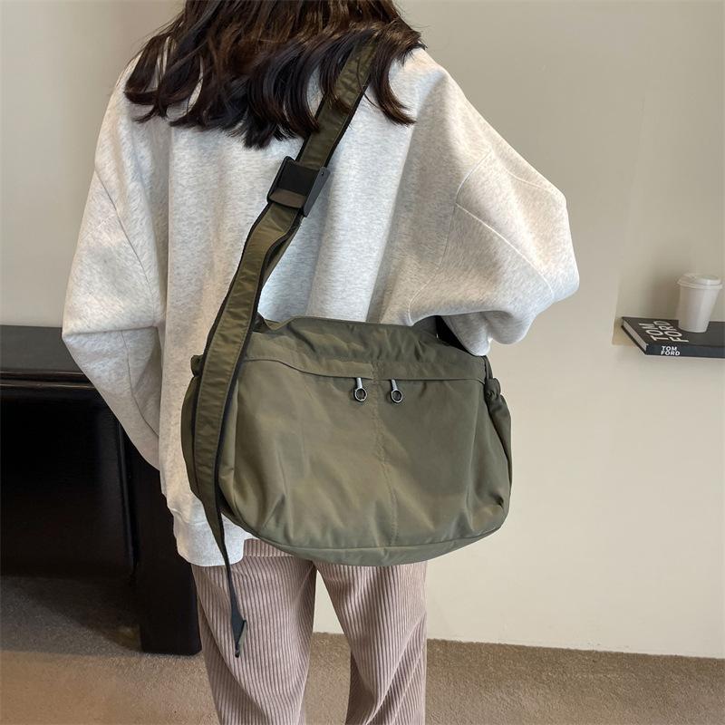 Geantă impermeabilă din nailon, geantă dumpling de mare capacitate, geantă de umăr, geantă de umăr nouă, versatilă, casual și ușoară, stil sportiv, la modă