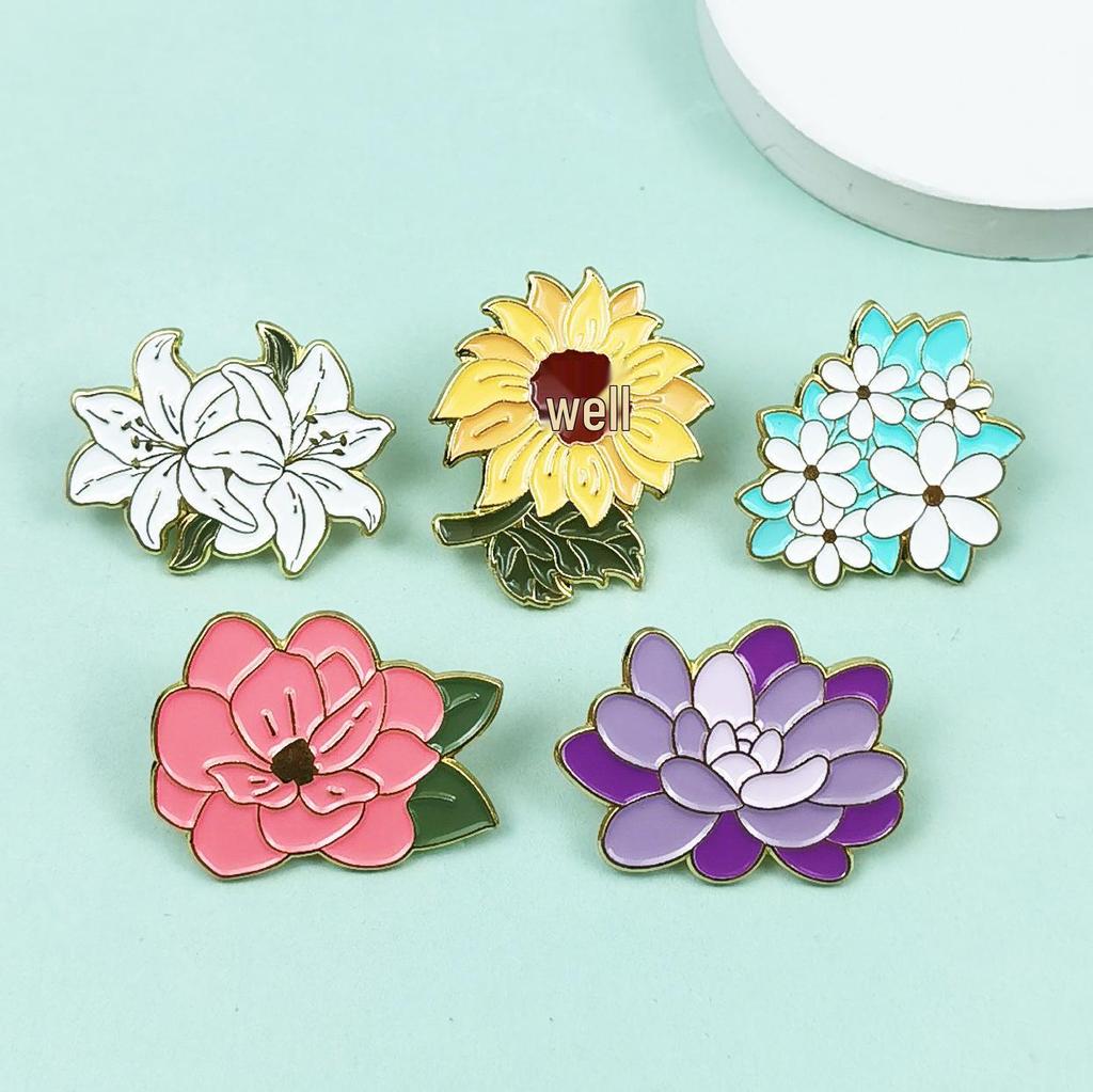 Creative Cartoon Flower Brooch: Alloy Pin Badge for Versatile Decoration