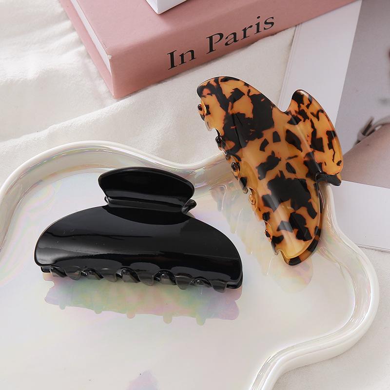 Tangli High-Quality Leopard Print Claw Hair Clip - Versatile Back of Head Accessory.