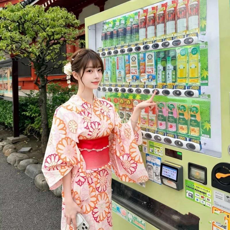Dámské japonské kimono a yukata šaty pro formální fotografování