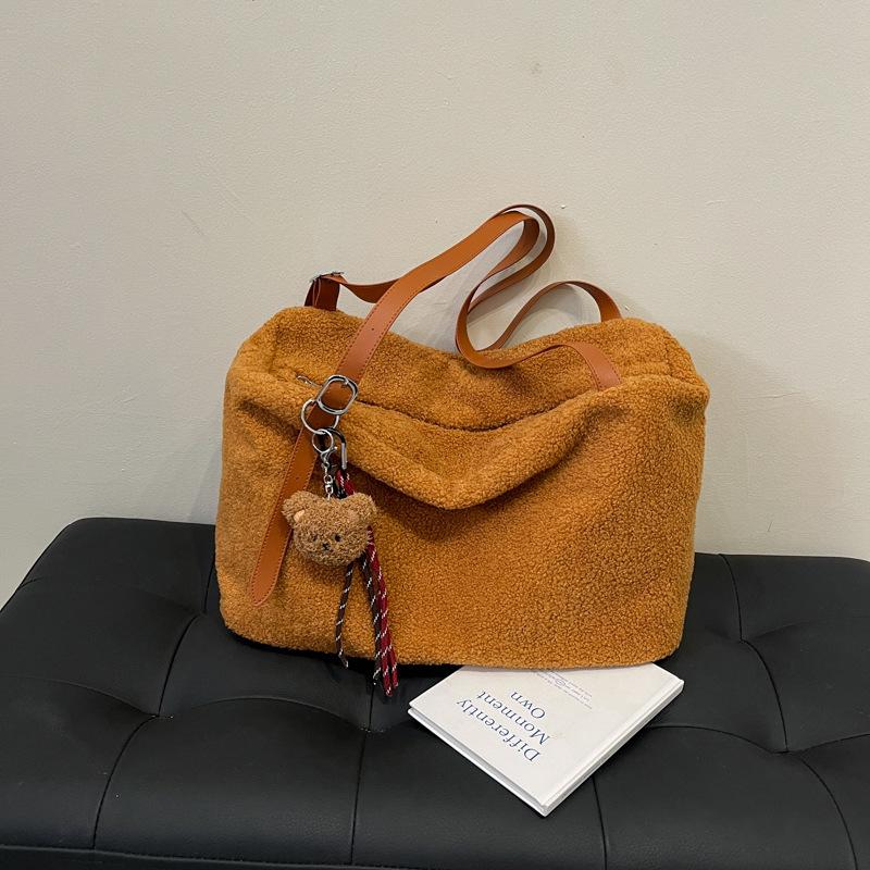 

Модна та зручна плюшева сумка великої місткості жіноча 2025 нова трендова сумка-тоут ледачий вітер сумка-плече для початківців для поїздок на роботу