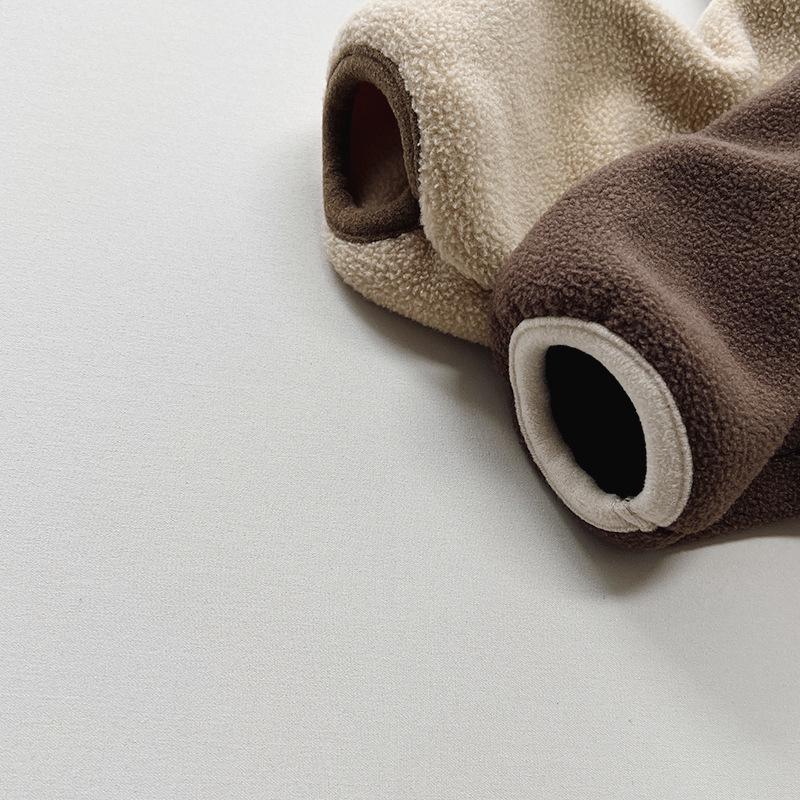 Boys' and Girls' 2024 Korean Forest-Style Fleece Sweaters: Warm, Light, and Perfect for Winter.