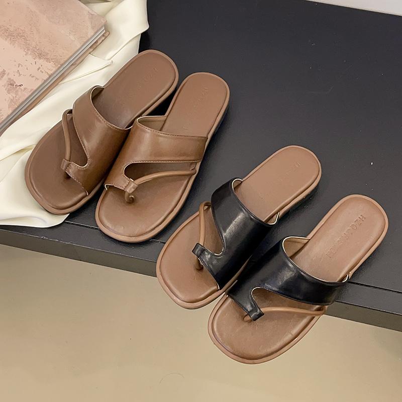 Fashion 2025 Summer New Roman Style Women's Slippers Open-Toe Sandals Outdoor Beach Flat Heel Anti-Slip Versatile Slippers Simple Design