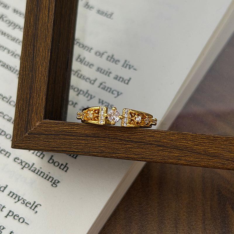 Medieval Vintage Light Luxury Retro Sunflower Wings Full Of Diamonds Zir*****Pen Ring Niche Design Ring Woman