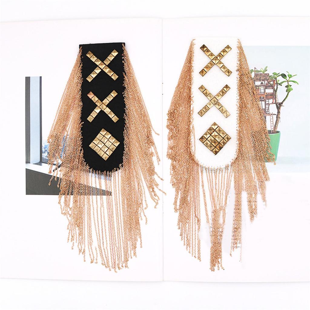 Spalline Punk Borchiate con Catena Dorata e Frange Spilla Distintivi Spalla per Blazer e Giacche