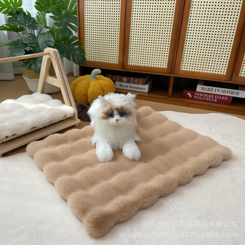 

Plush Cat and Dog Bed: Four Seasons Universal Pet Cushion and Blanket. 40x35 cm