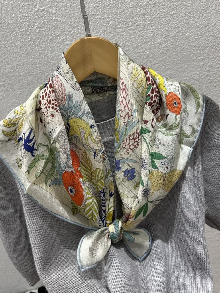 Double-Sided Silk Wool Scarf Women'S Autumn And Winter Silk Wool 70 Square Scarf Warm Dual-Purpose Women'S Versatile Temperament Air Conditioner Neck