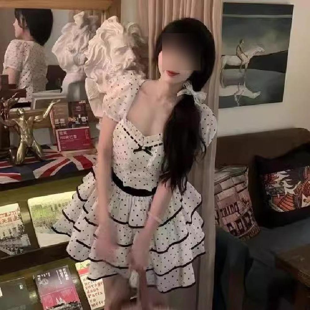 The new summer girly and gentle polka dot dress is a beautiful puffy princess short skirt