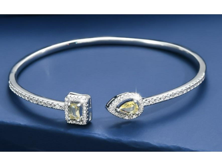 

Luxury Multi-Color Diamond Bracelet for Women - High-End, Versatile Hand Jewelry