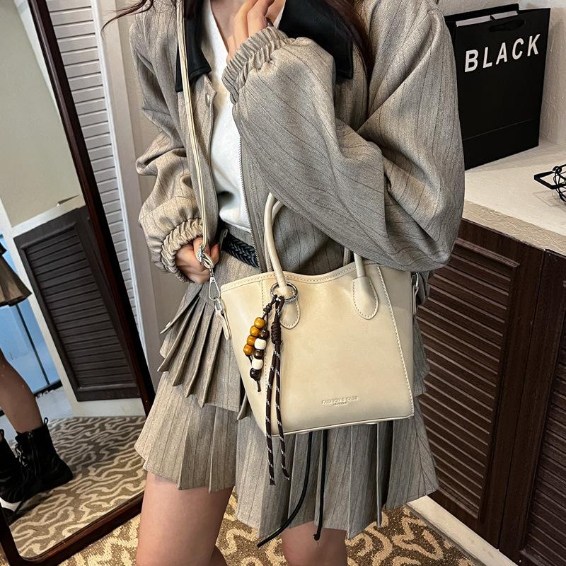 Bag Women's 2026 New Autumn and Winter Commuter Retro Shoulder Underarm Bag Simple Large Capacity Tote Bag