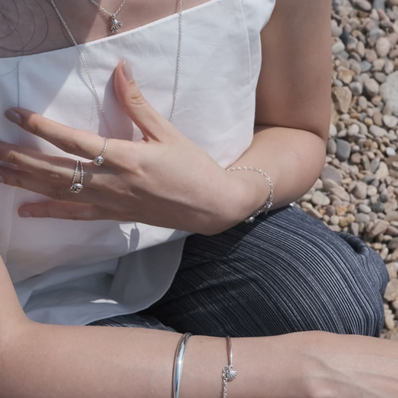 Reinheart Mini Shell Piercing Necklace