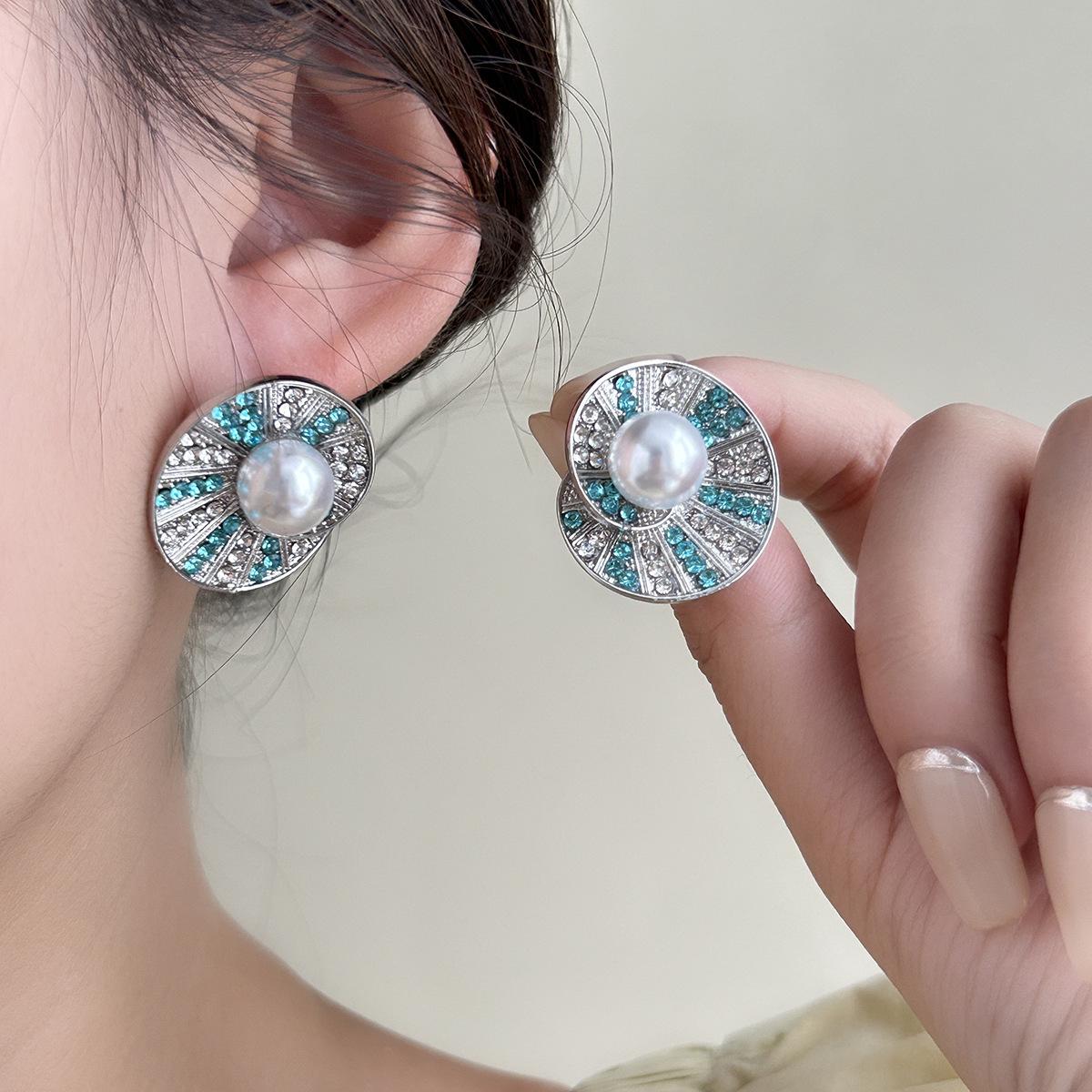 Silver Needle Retro Rhinestone  Pearl Dangle Earrings - Light Blue Glittering Studs