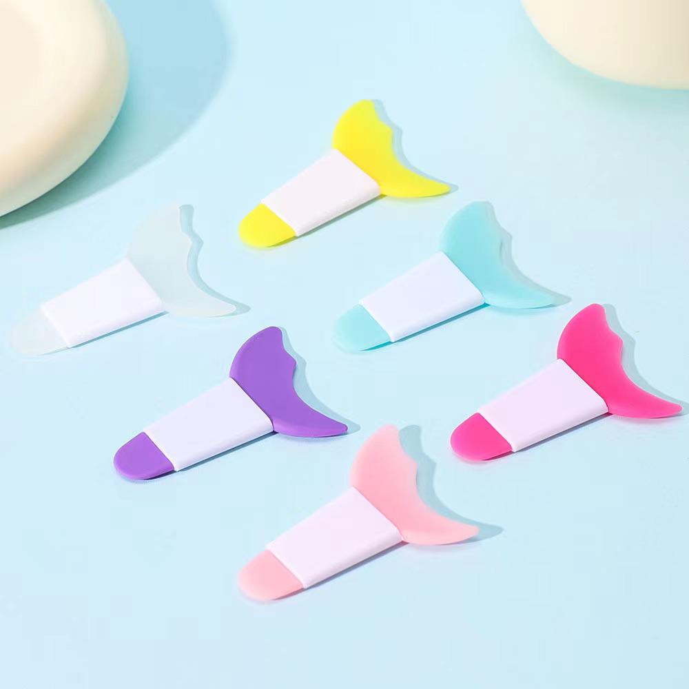 Crescent Silicone Eye Makeup Aid: Eyeliner, Eyelash, and Eyeshadow Tool